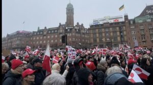 مظاهرات واسعة في الدنمارك رفضًا لرغبة ترامب في السيطرة على غرينلاند (مواقع التواصل الاجتماعي)