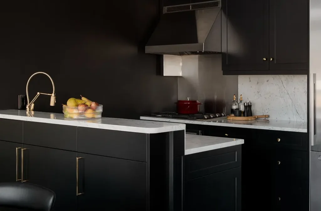 اللون الأسود خيار جريء ( Easton Grey Studio)