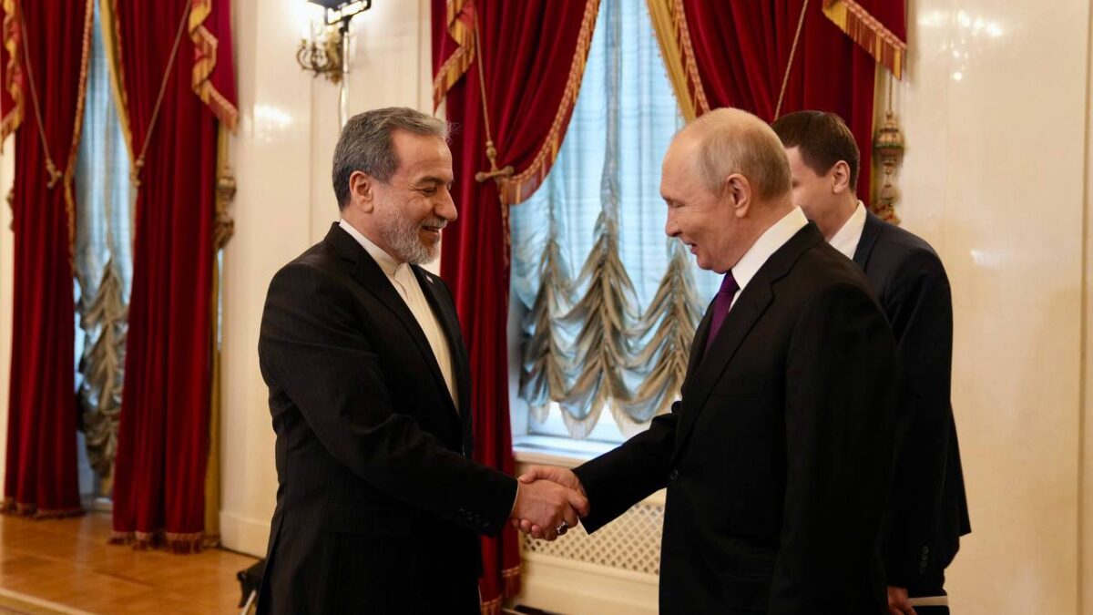 عراقجي قال إن المفاوضات السابقة فشلت بسبب “مطالب مفرطة” من الجانب الأميركي ( منصة إكس)