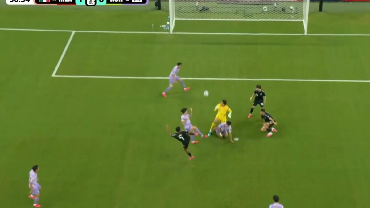 ت المكسيك أول منتخب يحجز مقعده في دور الـ32 بعد فوزها على كوريا الجنوبية