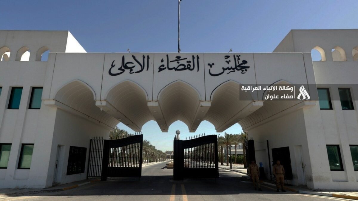 الاعتقالات شملت أعضاء في مجلس النواب رُفعت عنهم الحصانة البرلمانية، إلى جانب مسؤولين حكوميين وردت أسماؤهم في ملفات التحقيق.