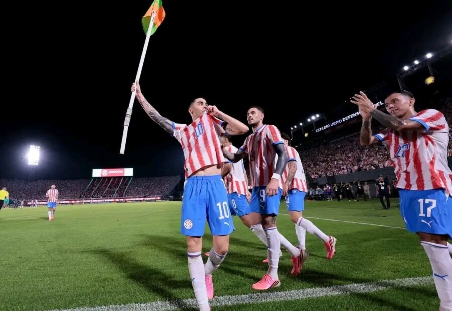 شاهد.. وداع أسطوري لمنتخب باراغواي قبل رحلة المونديال