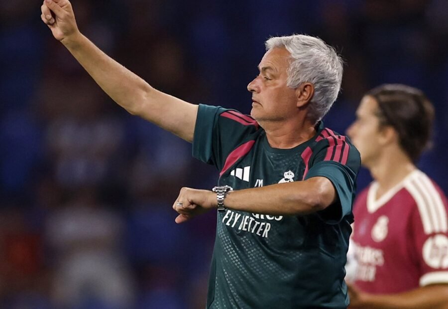 الدوري الإسباني يعود.. هل ينهي مورينيو هيمنة برشلونة؟