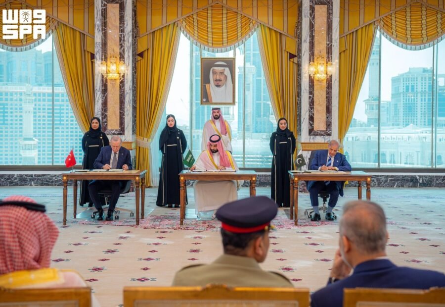 السعودية وتركيا وباكستان ترسم خريطة ردع جديدة.. هل يولد نظام أمني إقليمي؟