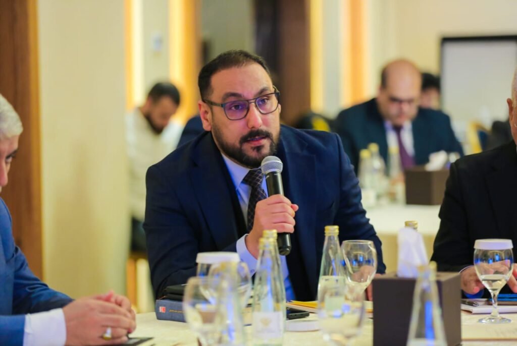 ضرورة النظر إلى قرار رفع سعر صرف الدولار من زاوية مالية واقتصادية متكاملة، وليس باعتباره مجرد قرار نقدي
