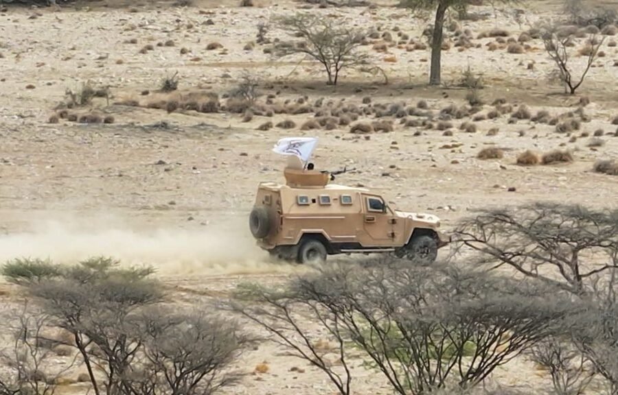 معركة باب المندب تتسع والحوثيون ينقلون الرد إلى السعودية